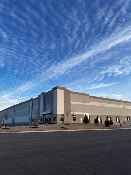 More Photos Of 13015 Dixie Hwy, Walton Distribution For Lease
