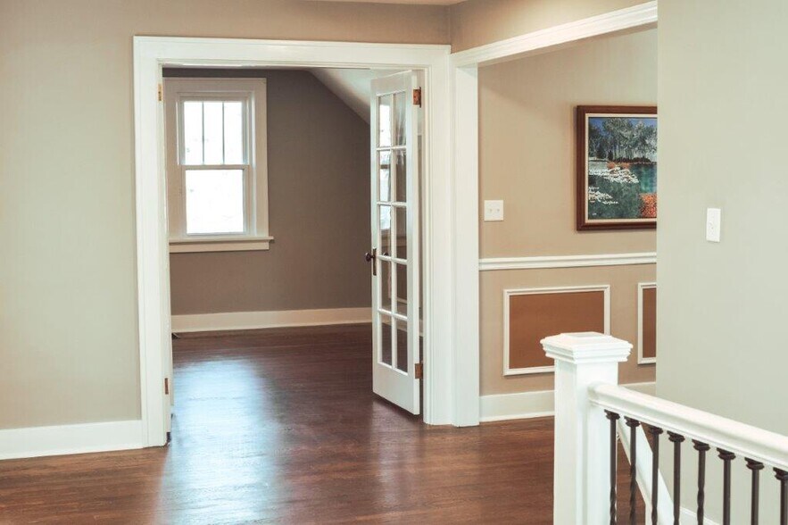 More Photos Of 1049 First Capitol Dr, Saint Charles Freestanding For Lease