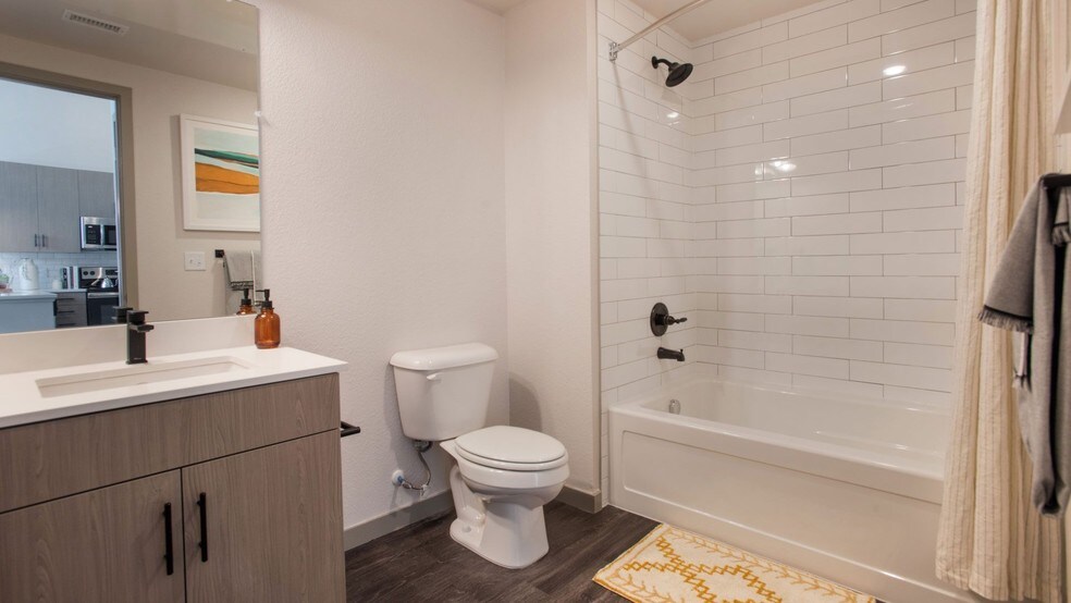 More Photos Of 2337 S Blackhawk St, Aurora Apartments For Lease
