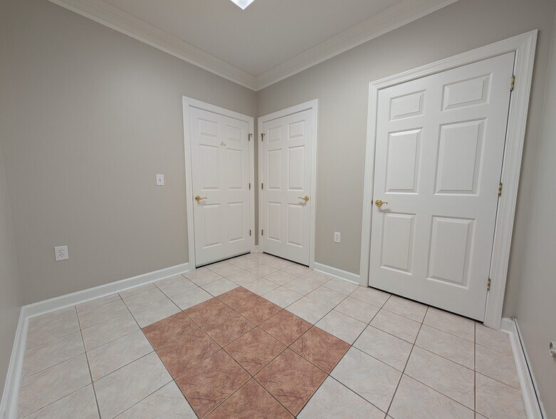 More Photos Of 6511 Creedmoor Rd, Raleigh Office For Lease