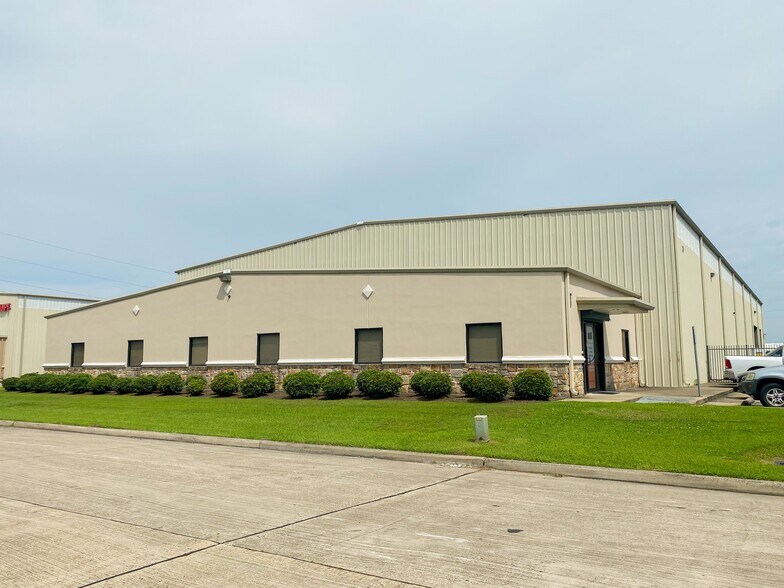 More Photos Of 11050 W Little York Rd, Houston Warehouse For Sale