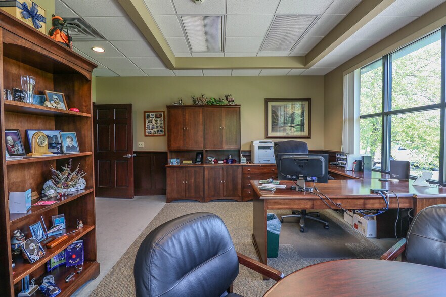 More Photos Of 1990 Godfrey Dr, Waupaca Office For Sale