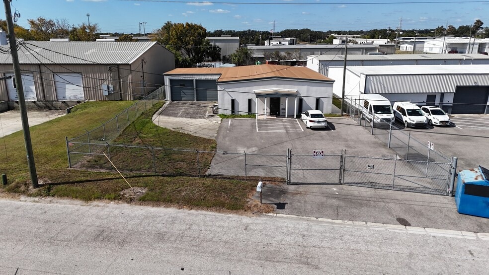 More Photos Of 7808 Depot Ln, Tampa Light Distribution For Sale