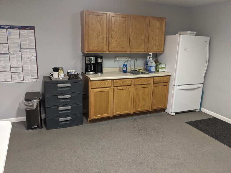 More Photos Of 800 N 3rd St, Terre Haute Warehouse For Lease