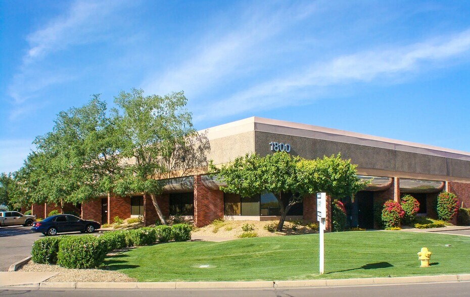 More Photos Of 1800 W Broadway Rd, Tempe Light Manufacturing For Lease