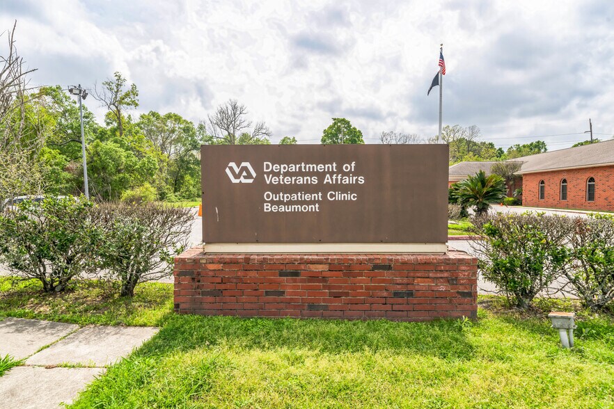 More Photos Of 3420 Veterans Cir, Beaumont Hospital For Sale