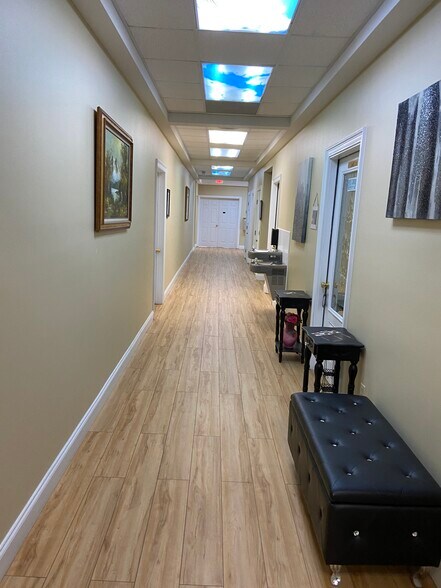 More Photos Of 316 S McKenzie St, Foley Office For Lease