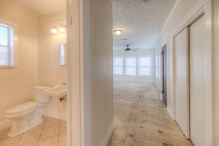 More Photos Of 213 E Feagin St, Livingston Office For Lease