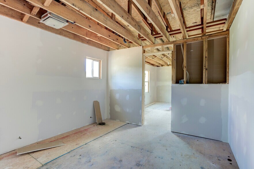 More Photos Of 13100 Bedford Rd NE, Cumberland Light Manufacturing For Sale