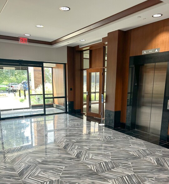 More Photos Of 9780 Ormsby Station Rd, Louisville Office For Lease