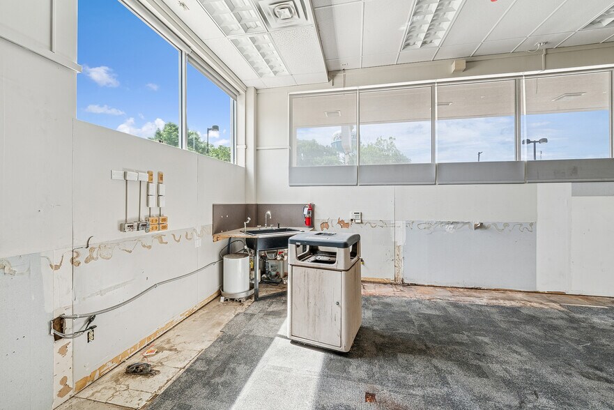 More Photos Of 119 W Marshall Ave, Longview Freestanding For Sale