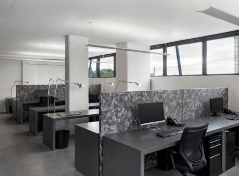 More Photos Of 1195 Rue Wellington, Montréal Office For Sale