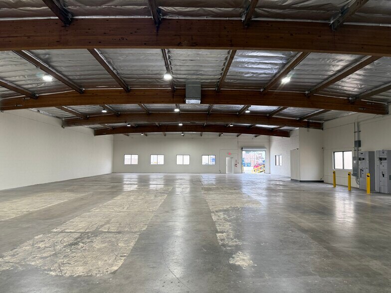 More Photos Of 8945 Quartz Ave, Northridge Warehouse For Lease