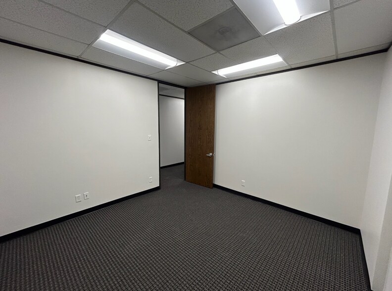 More Photos Of 8601 Jameel Rd, Houston Warehouse For Lease