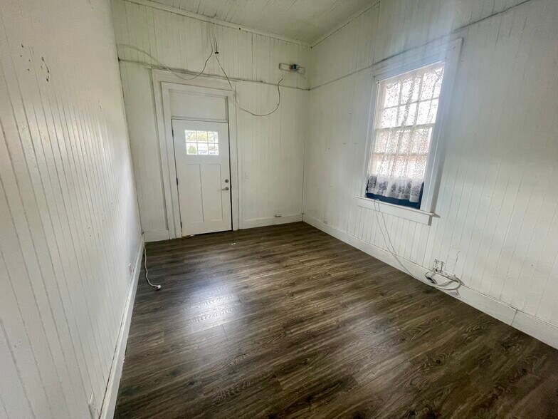 More Photos Of 3095 Highway 11 S, Mansfield Freestanding For Sale
