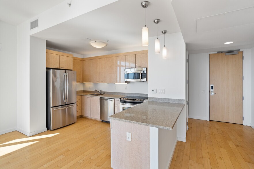 More Photos Of 100 Grand Ave, Oakland Apartments For Lease