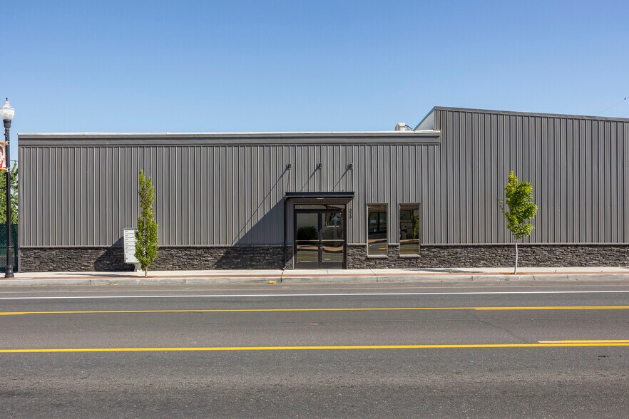 More Photos Of 323 6th St, Umatilla Industrial For Lease