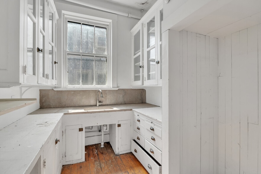 More Photos Of 51 Trumbull St, New Haven Office For Sale
