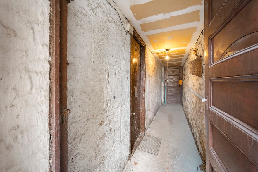 More Photos Of 3172 44th St, Astoria Multifamily For Sale