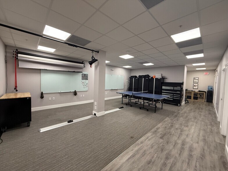 Primary Photo Of 2856-2868 University Pky, Sarasota Medical For Lease