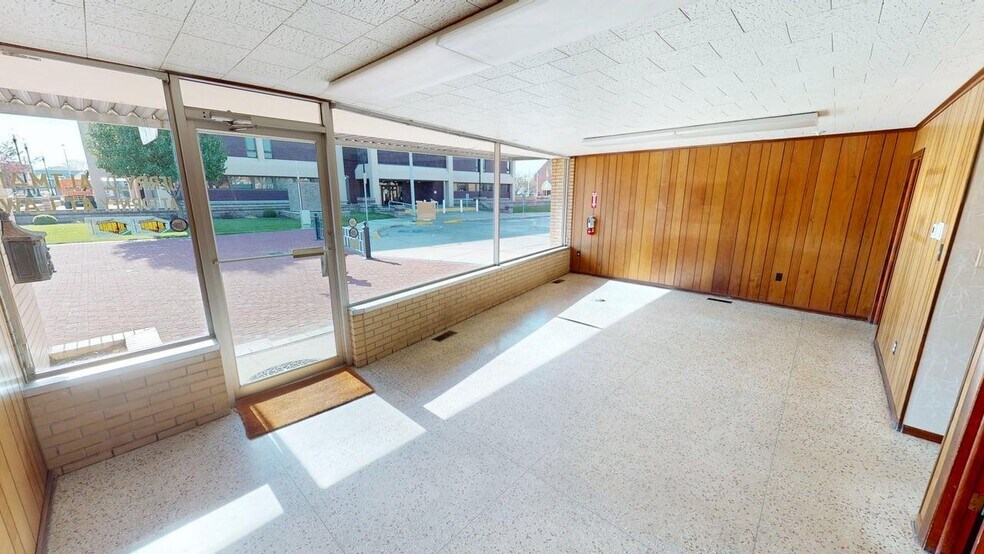 More Photos Of 116 Constitution Plaza, Monticello Office For Sale