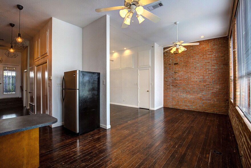 More Photos Of 1213 Washington St, Commerce Storefront Retail Office For Sale