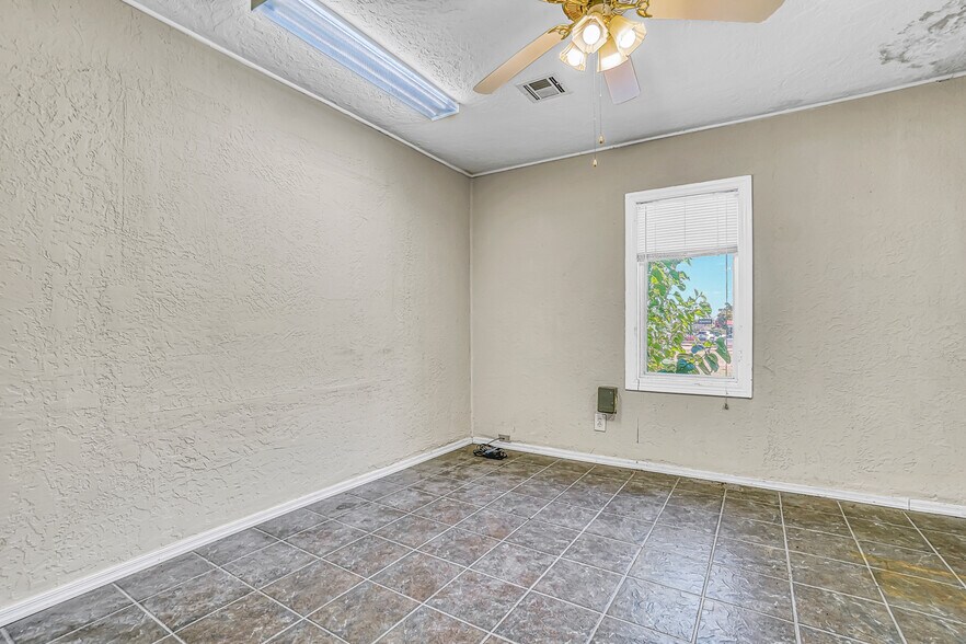 More Photos Of 1222 NW Cache Rd, Lawton Office For Sale