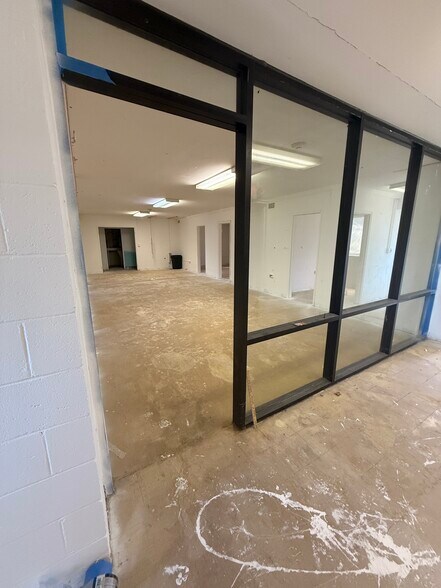 More Photos Of 710 Lowndes Hill Rd, Greenville Office For Lease