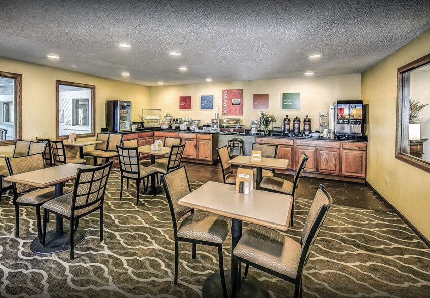 More Photos Of 670 Eagleridge Blvd, Pueblo Hotel For Sale