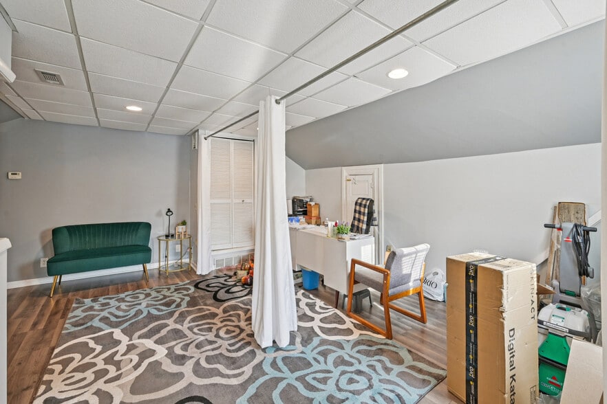 More Photos Of 56 N Franklin St, Delaware Freestanding For Sale