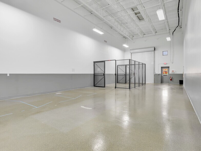 More Photos Of 8801 Business Park Dr, Fort Myers Warehouse For Sale