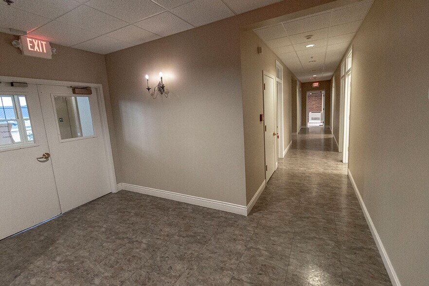 More Photos Of 1517 Chapel Hill Rd, Columbia Office For Lease