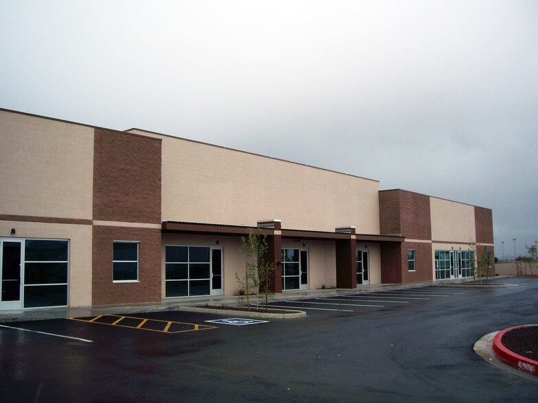 More Photos Of 961 N Eliseo C Felix Jr Way, Avondale Manufacturing For Lease