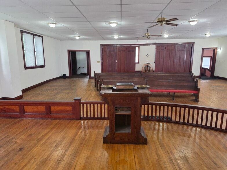 More Photos Of 103 Pearl St, Thornburg Specialty For Sale