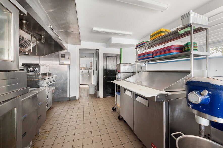 More Photos Of 17 S Main St, Brooklyn Freestanding For Sale