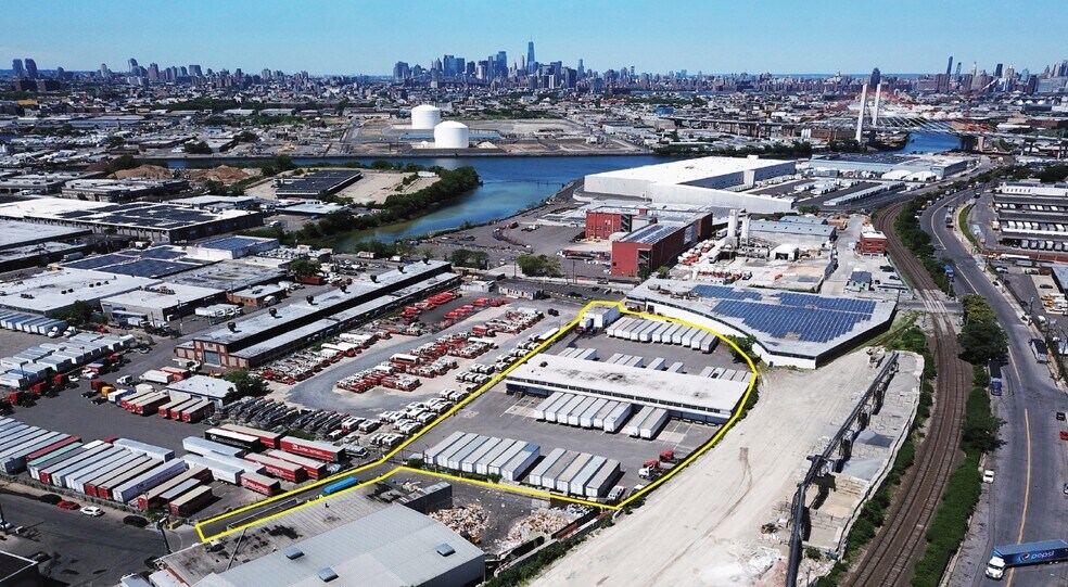Primary Photo Of 1 Railroad Pl, Maspeth Warehouse For Lease