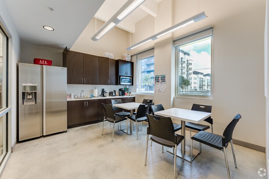 More Photos Of 2200 SW 67th Ave, Miami Office For Sale