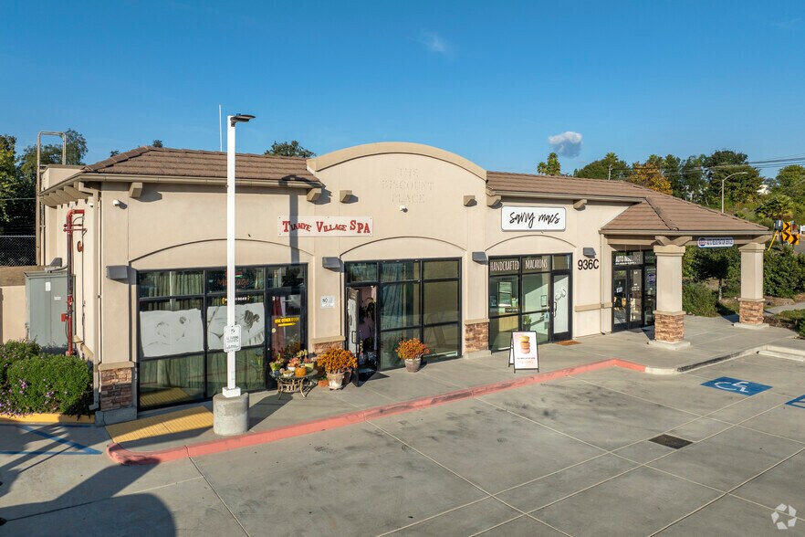 More Photos Of 936 E Mission Rd, Fallbrook Freestanding For Lease