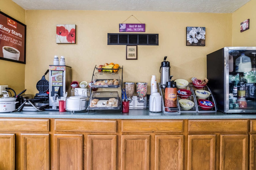 More Photos Of 1710 Main St, Winfield Hotel For Sale