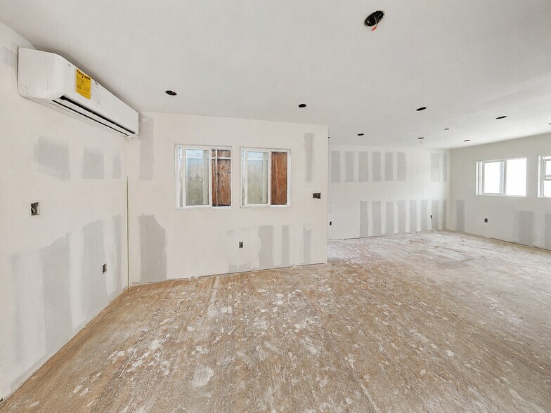 More Photos Of 14426 Friar St, Van Nuys Storefront For Sale