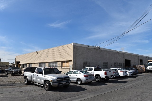 More Photos Of 12177-12179 Branford St, Sun Valley Manufacturing For Lease