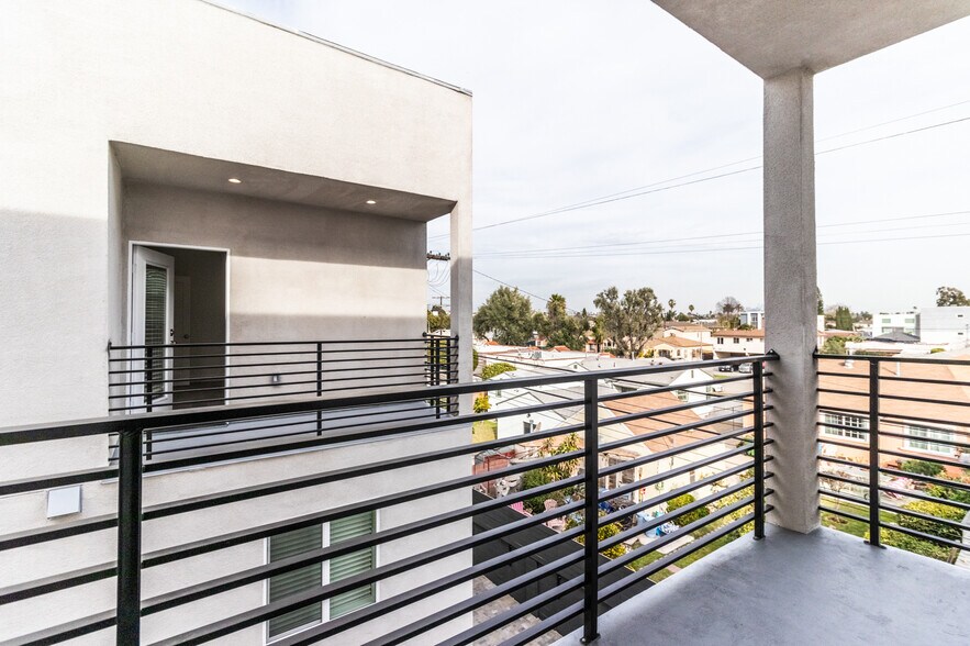 More Photos Of 1818 Thurman Ave, Los Angeles Apartments For Sale