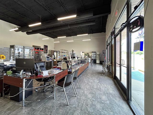 More Photos Of 1401 Jacaman Rd, Laredo General Retail For Lease