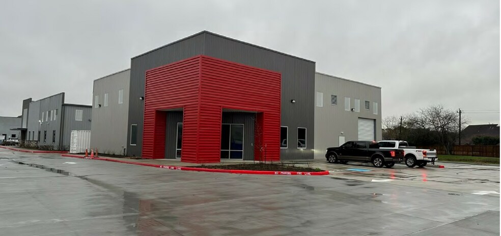 More Photos Of 15019 Fondren Rd, Missouri City Industrial For Lease