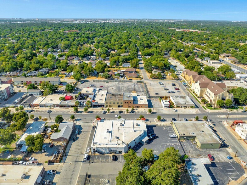 More Photos Of 3000 Race St, Fort Worth Office For Lease