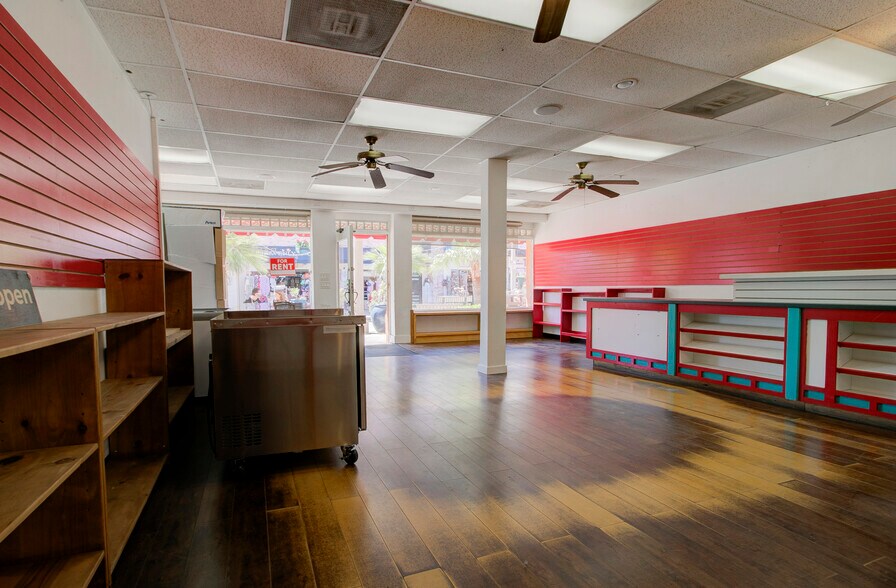 More Photos Of 304 Main St, Newport Beach Storefront Retail Residential For Lease