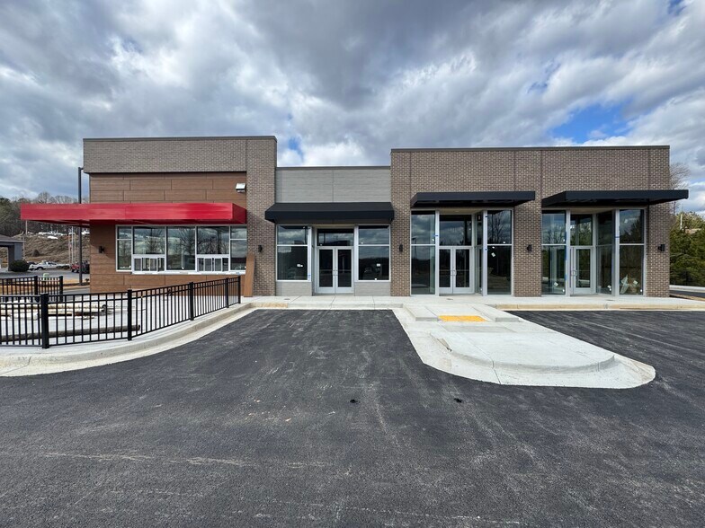 More Photos Of 83 N Georgia Ave, Dawsonville Restaurant For Lease