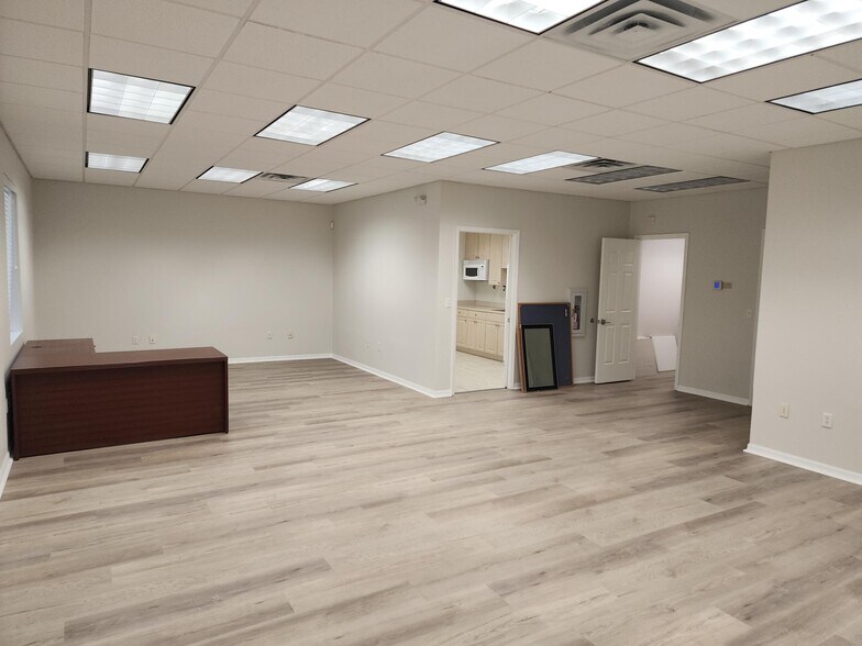 More Photos Of 17801 Murdock Cir, Port Charlotte Medical For Lease