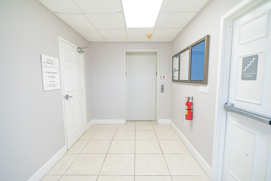 More Photos Of 1732 NE 26th St, Wilton Manors Office For Lease