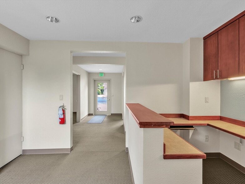 More Photos Of 7522 221st Pl SW, Edmonds Office For Sale
